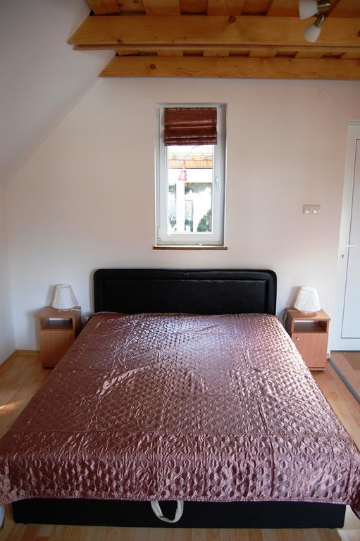 Maya Guesthouse Eger Habitación foto